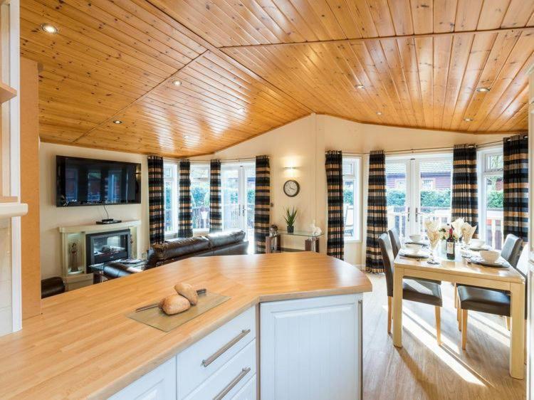 Windermere Retreat - White Cross Bay Holiday Park 外观 照片